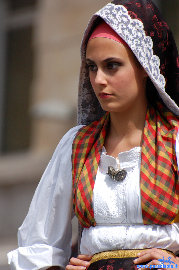 Folk Costumes of Sardinia - Page 4